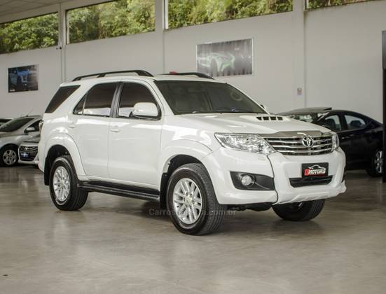 TOYOTA HILUX SW4 3.0 SRV 4X4 16V TURBO INTERCOOLER DIESEL 4P MANUAL